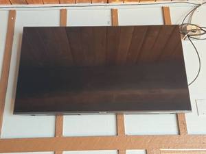 lot 4222 image: Samsung 50-inch TV