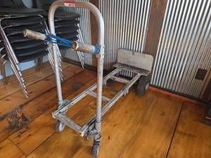 lot 4223 image: Industrial Hand TruckDolly
