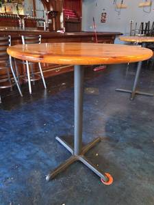 lot 4251 image: Round Pine Restaurant Table