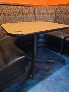 lot 4257 image: Restaurant Booth Table
