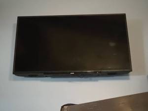 lot 4264 image: Toshiba Flat Screen TV