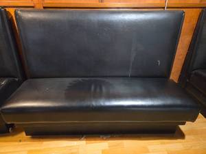 lot 4288 image: Black Leather Restaurant Booth Seating