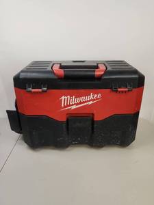 lot 86 image: Milwaukee M18 WetDry Vacuum