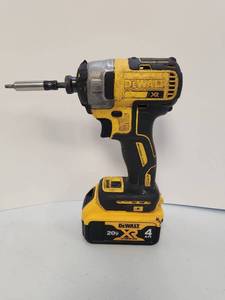 lot 100 image: DeWalt DCF887 20V XR Impact Driver with 4.0Ah Battery