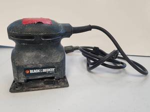 lot 109 image: Black & Decker 7441 Type 3 Palm Sander