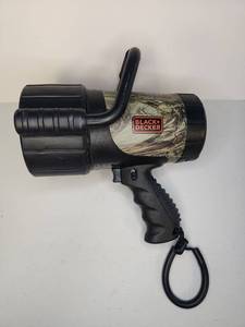 lot 119 image: BlackDecker VEC157BDC Camo Spotlight