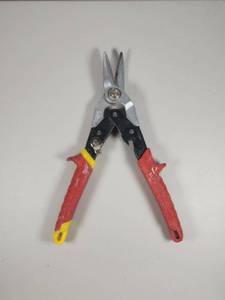 lot 150 image: Milwaukee Aviation Metal Snips
