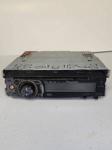 lot 205 image: Pioneer DEH-P3000IB Car Stereo