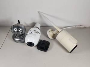 lot 244 image: Security Camera Bundle - Motorola WiFi & Dash Cam Set