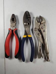 lot 300 image: Professional Pliers Set - Mixed Brand Collection