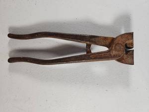 lot 315 image: Vintage Nail Pullers