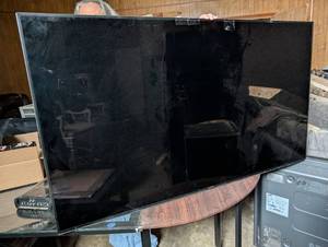 lot 99203 image: Samsung 65-inch UN65HU6550F Smart TV, works, with universal remote & cord