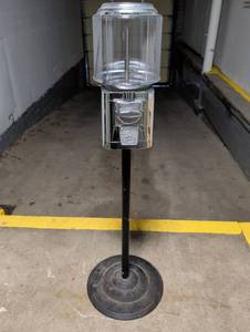 lot 99350 image: Seaga Gumball Machine with Stand