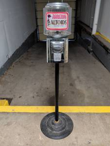 lot 99351 image: Altoids Chrome Candy Vending Machine