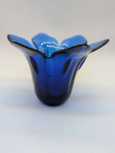 lot 99503 image: Spanish Cobalt Blue Glass Flower Vase