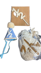 lot 16442 image: 12 Birthday Party Supplies
