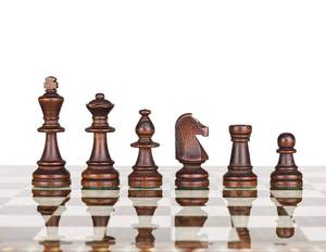 lot 18309 image: Staunton No. 6 Tournament Chess Pieces - Wooden Standard Chessmen - Weighted, Felted - Standard Size��