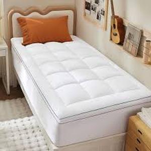 lot 15026 image: Bedsure Sweet Dream Fluffy Mattress Topper Twin