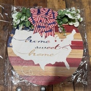 lot 5386013 image: Patriotic Eagle Wooden Wall Sign with Decorative Greenery - Retail $15