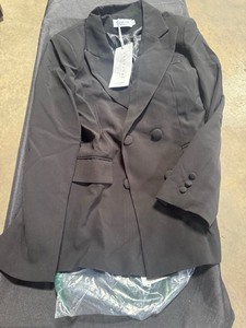 lot 5386061 image: Lisueyne XL Women��s blazer with pants - Retail $50