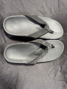 lot 5386070 image: Mens Spence flip flops size 12 - Retail $20
