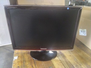 lot 5386099 image: Samsung SyncMaster T220HD - Retail $0