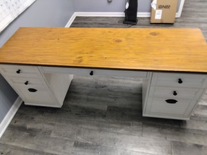 lot 5386113 image: Executive Desk with Drawers and Storage Compartments - Retail $0
