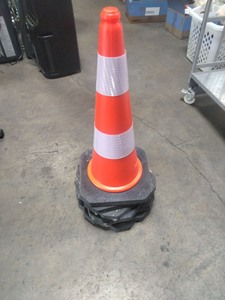 lot 5386115 image: Short stack of cones ( set of 8 ) - Retail $0