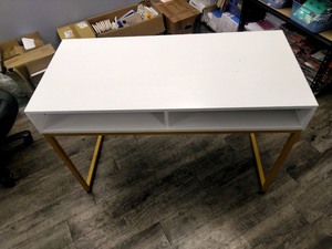 lot 5386118 image: White desk (missing drawers) - Retail $0