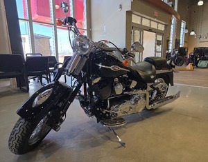 lot 1305 image: 2005 Harley-Davidson FLSTSI  Black