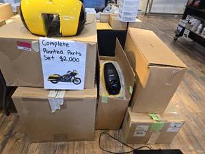 lot 1324 image: Harley-Davidson 2015-2023 Road Glide Painted Parts Set
