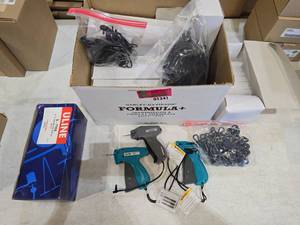 lot 1341 image: Uline Standard S-7106 Price Tag Gun Set with Fasteners