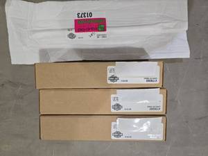 lot 1373 image: Harley-Davidson OEM Left Front Brake Lever Set 41700080