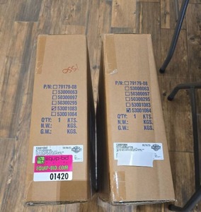 lot 1420 image: Harley-Davidson Tour-Pak Airwing Kit #53001083, #53001084