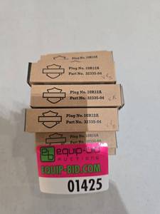 lot 1425 image: (13) Harley-Davidson Spark Plugs 10R12A  Part #32335-04