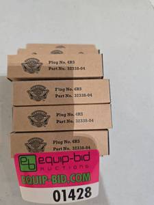 lot 1428 image: Harley-Davidson Spark Plugs 4R5 - Part #32338-04 (9 Plugs)