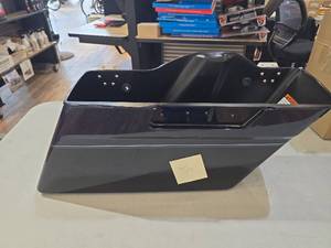 lot 1472 image: Harley-Davidson Touring Hard Saddlebag