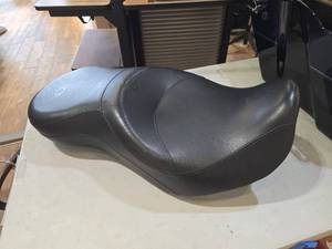 lot 1475 image: Harley-Davidson Motorcycle Seat RDW-9261-0067 Fits 2008-2013 Touring Models