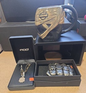 lot 9072 image: Harley-Davidson MOD Collection Gift Set