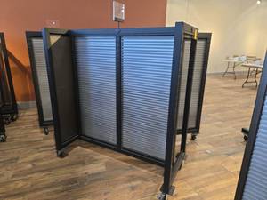 lot 11033 image: Commercial Metal Rolling Display Rack with Casters