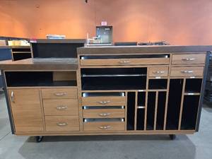 lot 11086 image: Harley-Davidson Commercial Service Counter