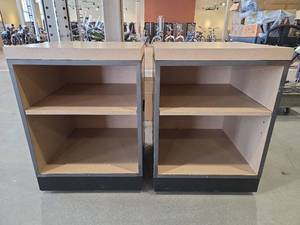 lot 11102 image: Display Cabinets - Set of 2
