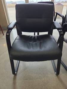 lot 11156 image: Office Guest Chairs with Arms - Set of 7