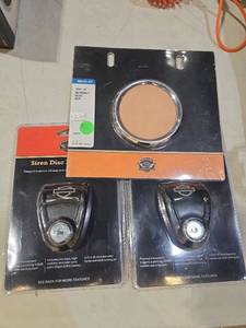 lot 1491 image: Harley-Davidson Security Bundle - Siren Disc Lock &amp Gauge Bezel