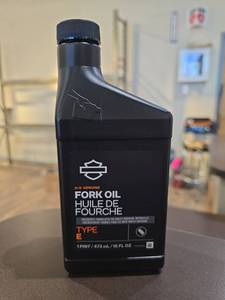 lot 9191 image: (8) Harley-Davidson Type E Fork Oil - 16 FL OZ
