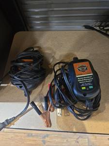 lot 9199 image: Harley-Davidson 800mA Waterproof Battery Tender - Set of 2