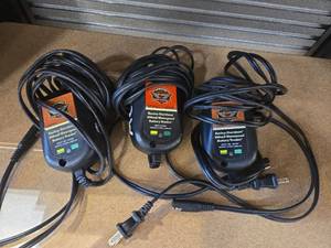 lot 9202 image: Harley-Davidson 800mA Waterproof Battery Tender - Set of 3