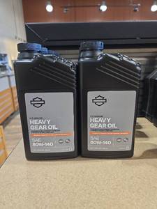 lot 9205 image: (8) Harley-Davidson Heavy Gear Oil SAE 80W-140 PN 62600091
