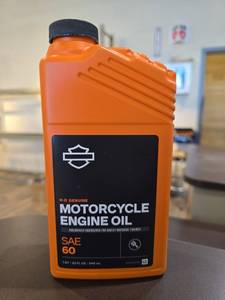 lot 9208 image: (6) Harley-Davidson SAE 60 Motorcycle Engine Oil - 1 Quart PN 62600009