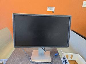 lot 9246 image: Dell Professional P2219H 22-inch LED Monitor